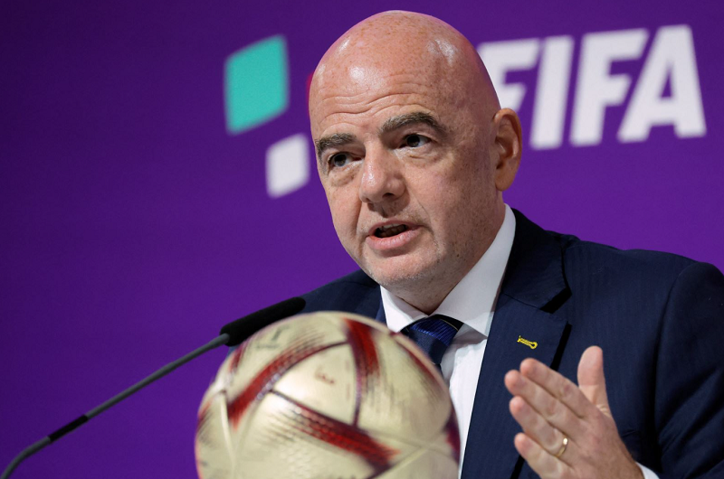 Giờ nghỉ nở ra 24 phút: FIFA đang chơi luật theo ý mình?