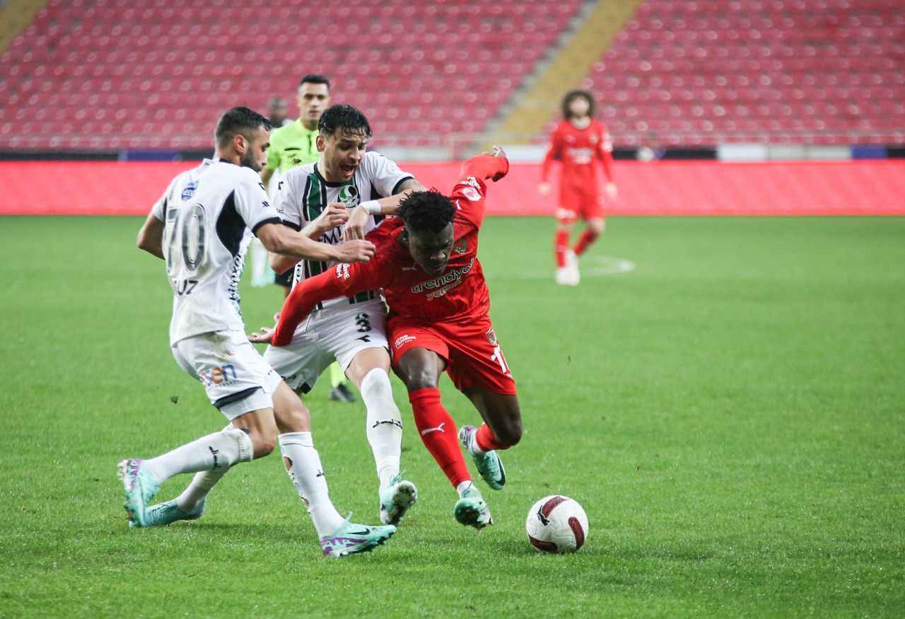 Nhận định soi kèo Sakaryaspor vs Hatayspor lúc 0h00 ngày 16/12/2025